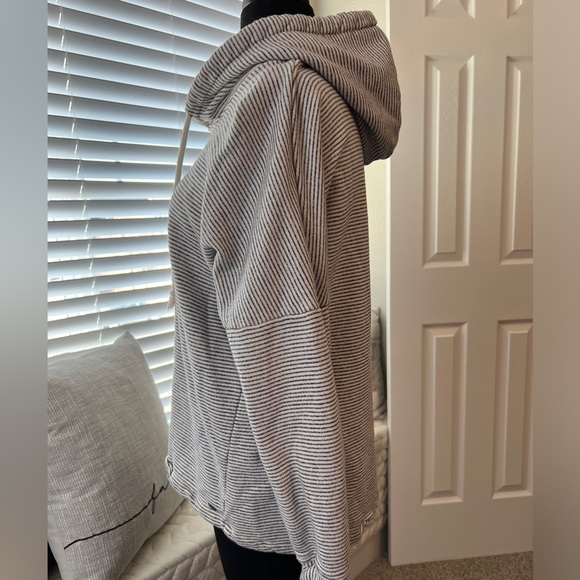 O’NEILL LIKE NEW! UNISEX NAVY STRIPED HOODIE SIZE LARGE - Picture 6 of 9